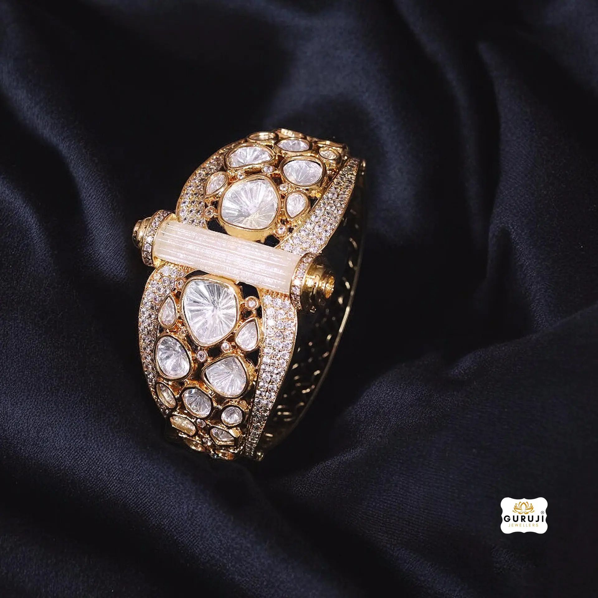 Luxurious Openable Bracelet with Intricate Detailing