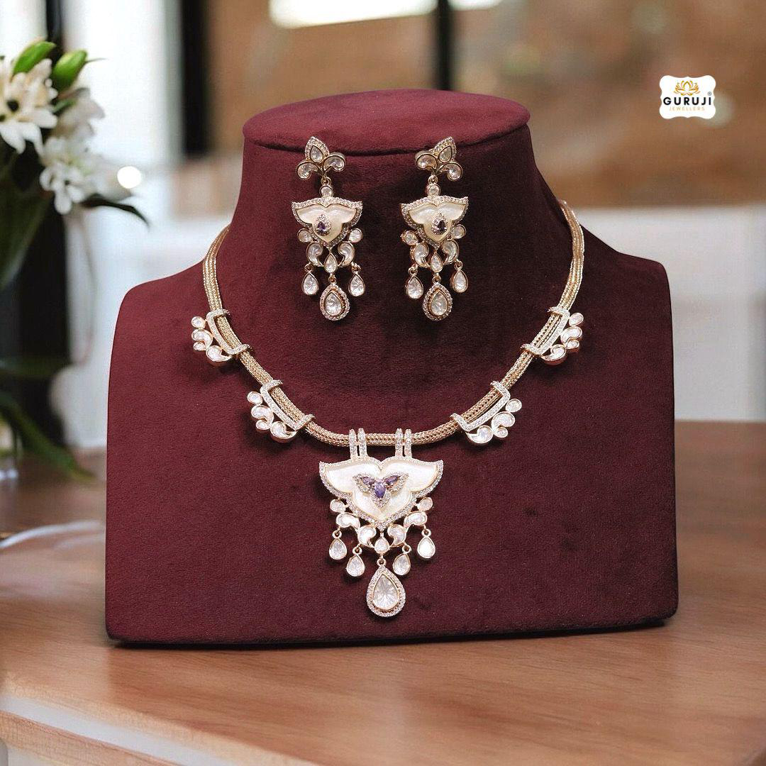 Exquisite Necklace Set with Intricate Detailing