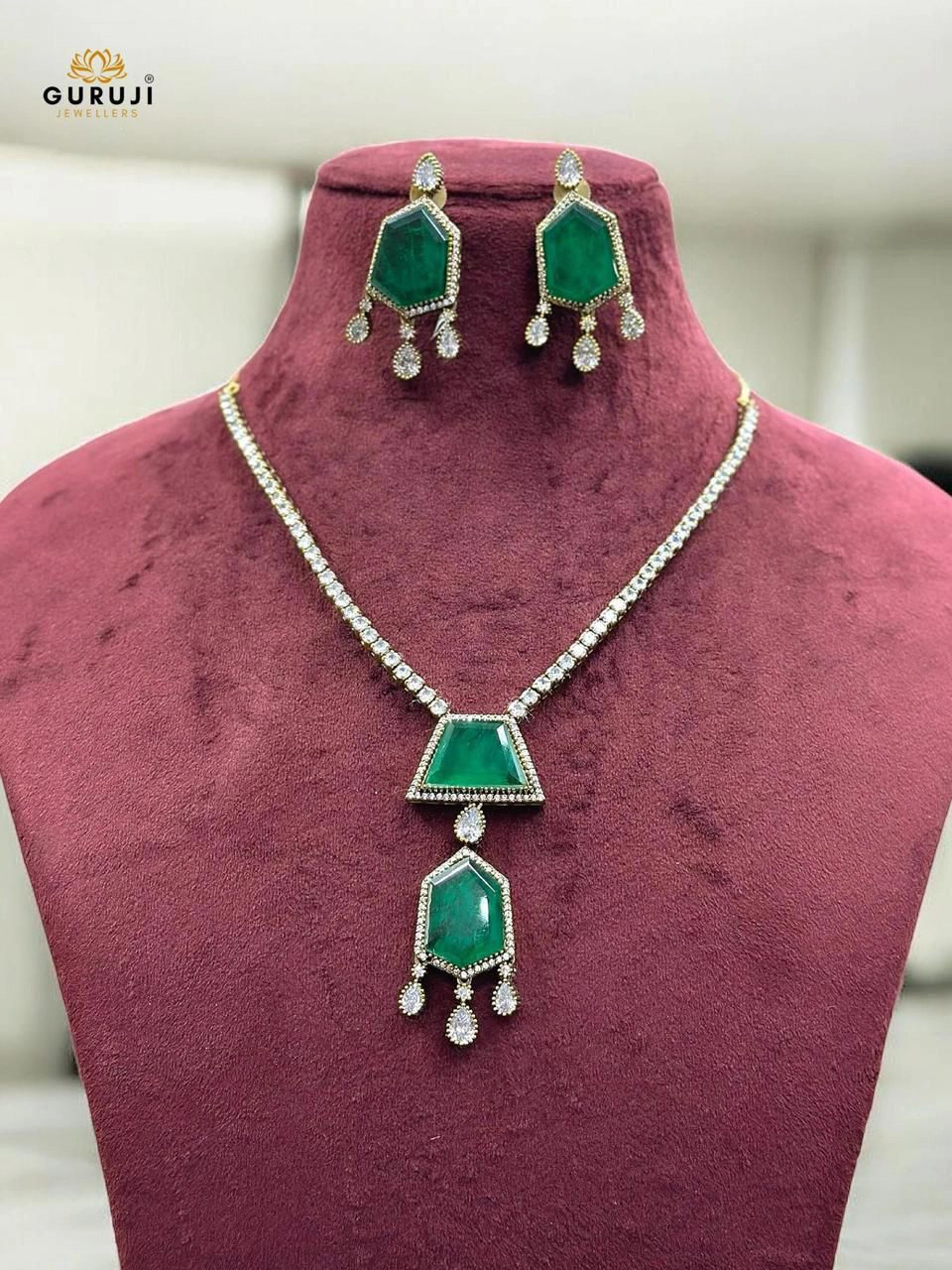 Emerald Green Stone Necklace Set with Earrings